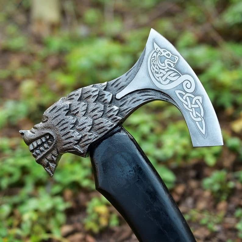 Viking Wolf-Headed Axe – Intricate Engraving with Wolf Handle Design