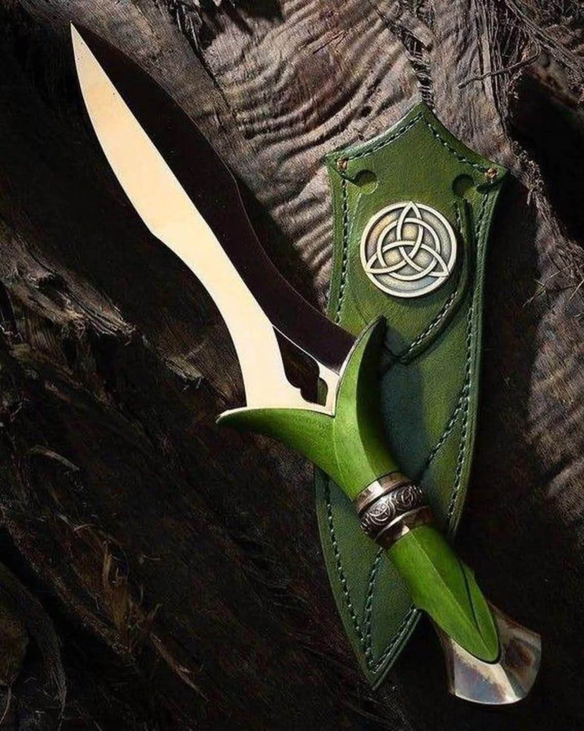 Elven Leaf Blade – Handcrafted Fantasy Dagger with Green Leather Sheath