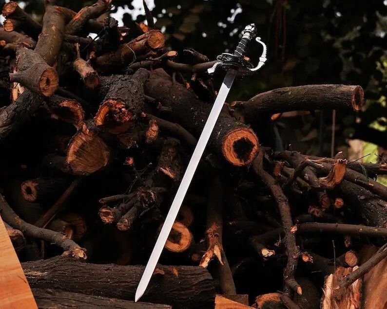Ravensteel Saber – Hand-Forged Longsword with Black Scabbard and Silver Guard
