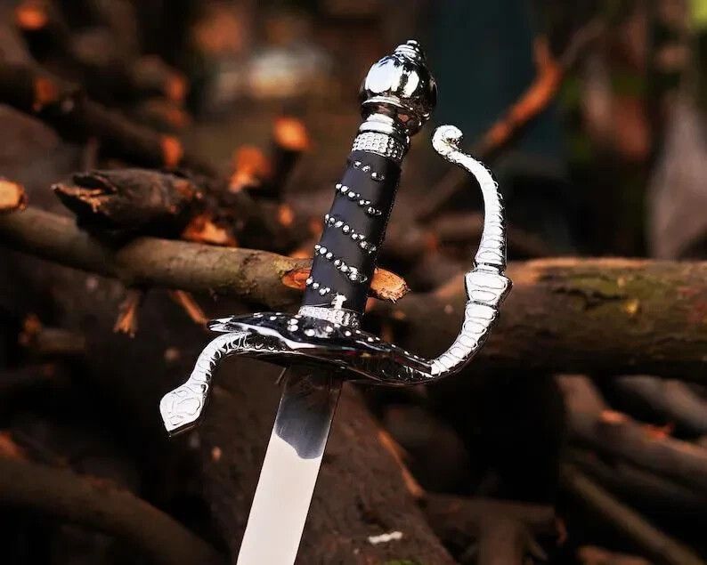 Ravensteel Saber – Hand-Forged Longsword with Black Scabbard and Silver Guard