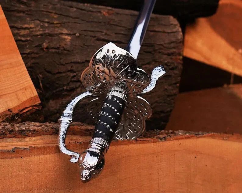 Ravensteel Saber – Hand-Forged Longsword with Black Scabbard and Silver Guard