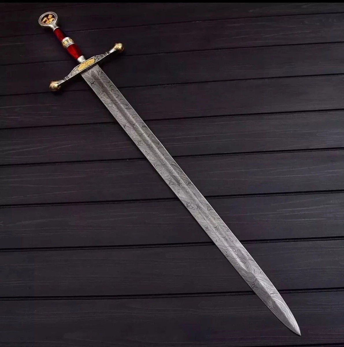 🗡️ King’s Valor – Hand-Forged Damascus Steel Sword with Redwood Grip