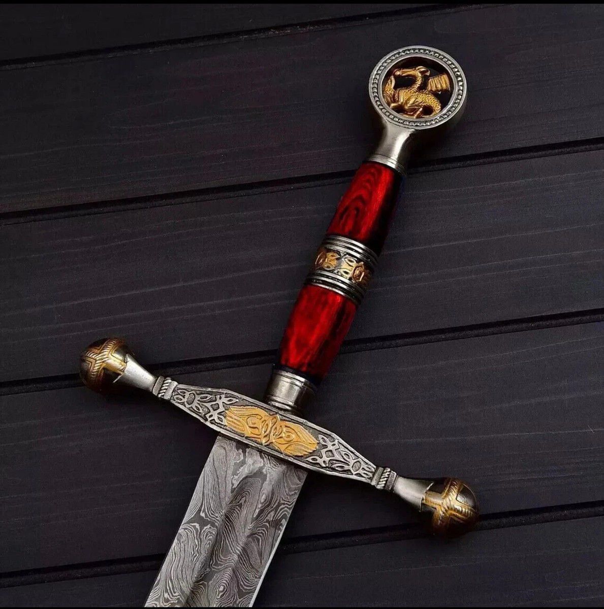 🗡️ King’s Valor – Hand-Forged Damascus Steel Sword with Redwood Grip