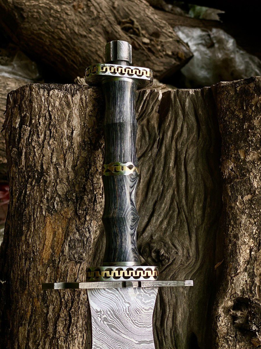 ⚔️ Shadowbreaker – Two-Handed Damascus Greatsword