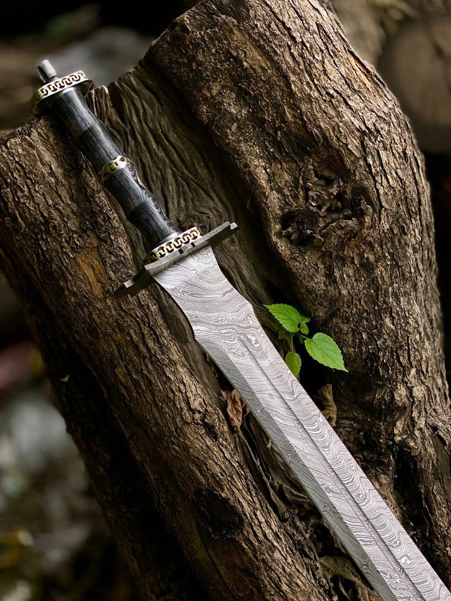⚔️ Shadowbreaker – Two-Handed Damascus Greatsword