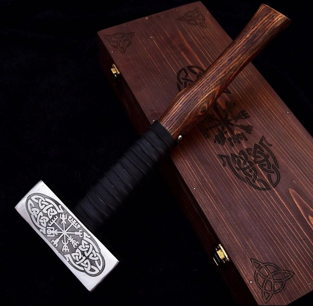 ⚒️ Mjölnir’s Heir – Viking Hammer of Valor with Rune Engravings (Collector’s Edition)