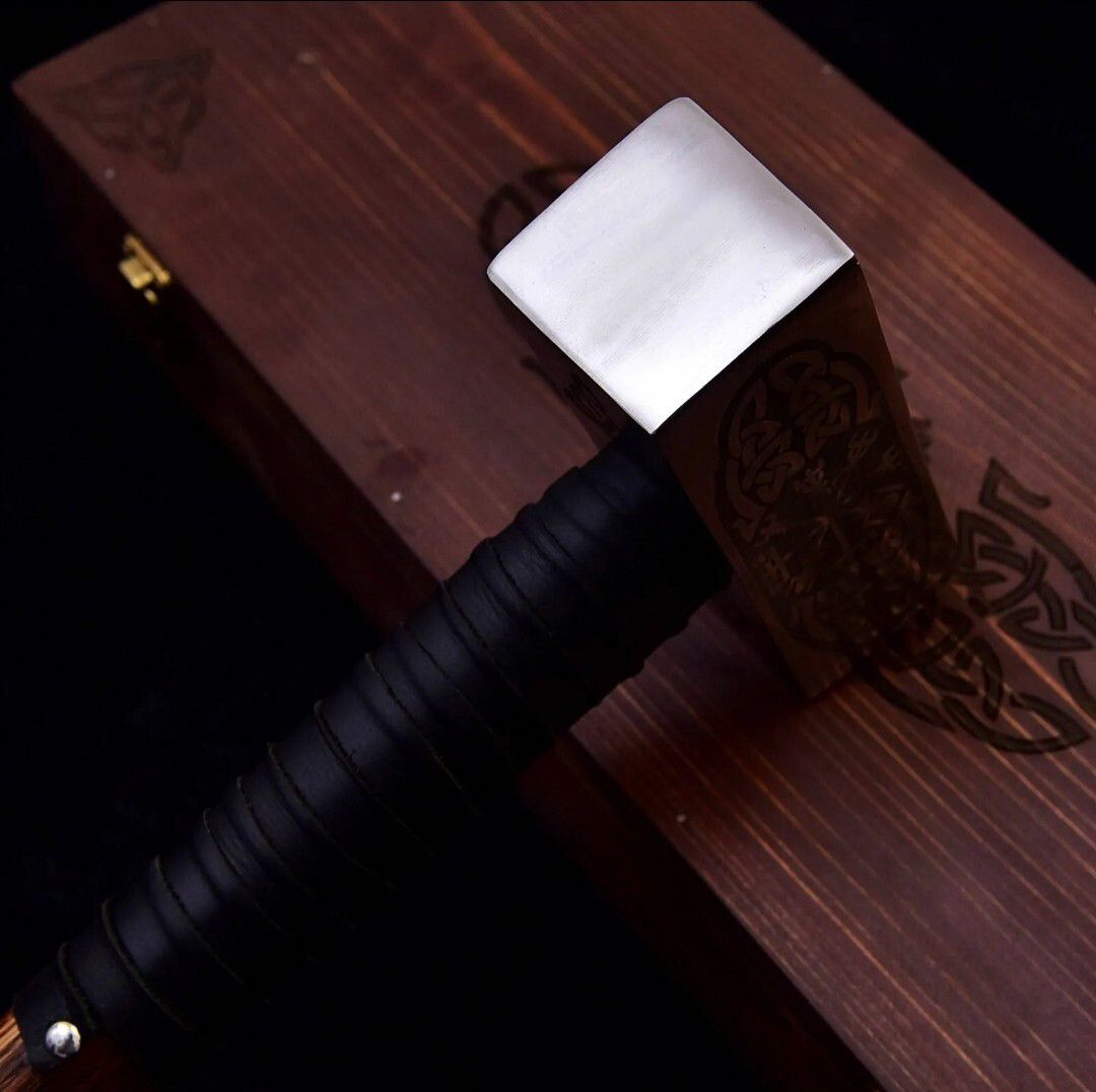 ⚒️ Mjölnir’s Heir – Viking Hammer of Valor with Rune Engravings (Collector’s Edition)