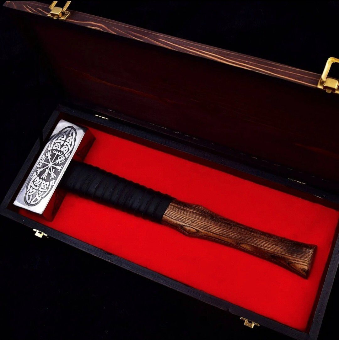 ⚒️ Mjölnir’s Heir – Viking Hammer of Valor with Rune Engravings (Collector’s Edition)