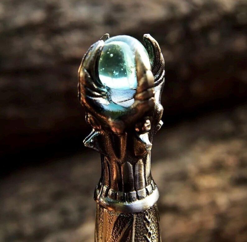 Hand-Forged Damascus Fantasy Sword with Ornate Guard and Leather Sheath – Collector’s Edition