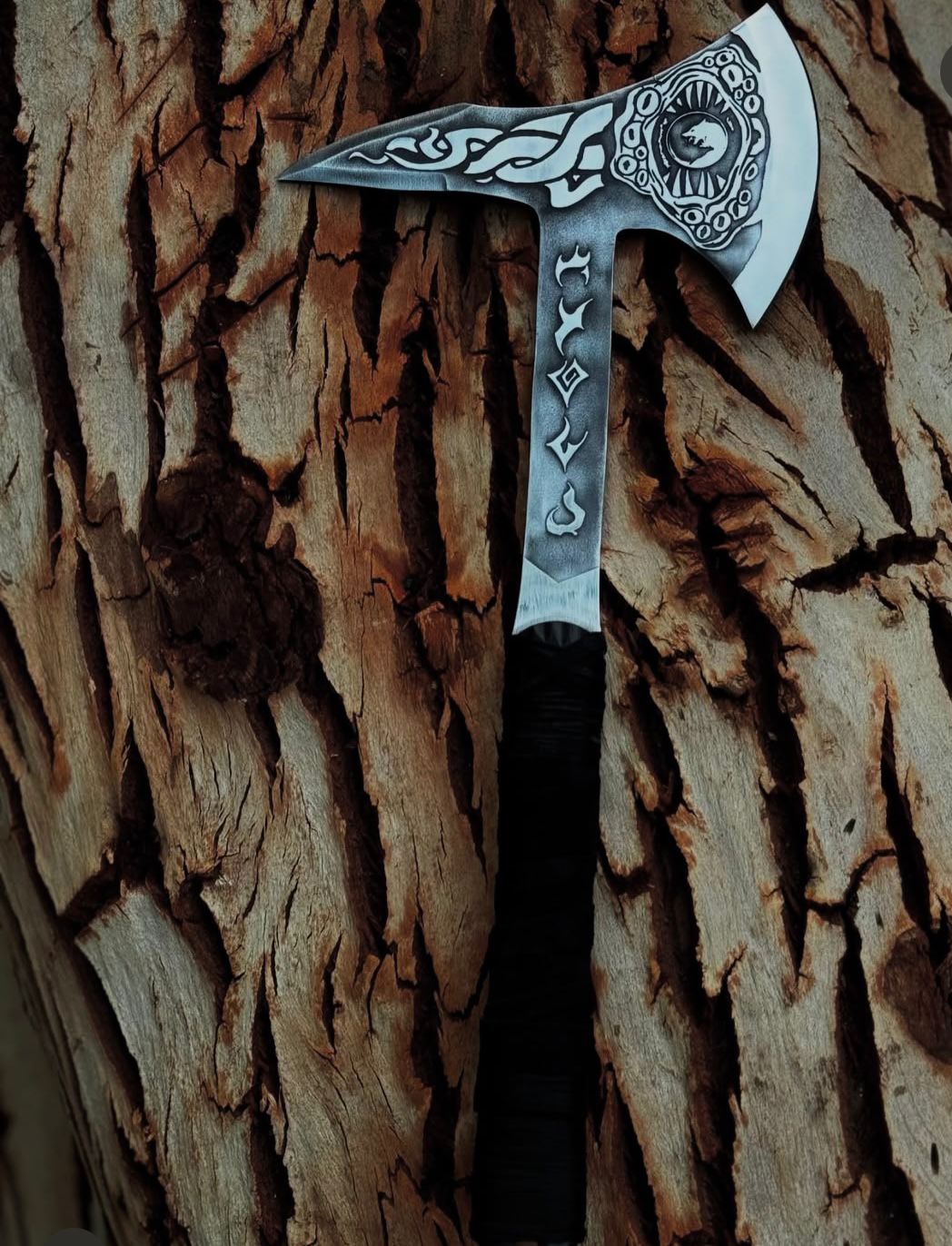 Viking Battle Axe – Intricate Blade with Norse-Inspired Carvings