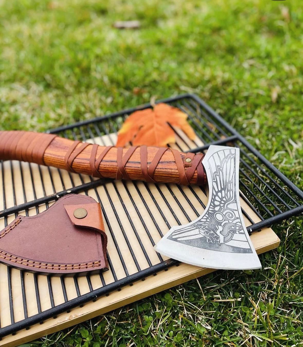 🪓 Skyforged Raven – Handcrafted Viking Axe with Leather Wrap and Sheath