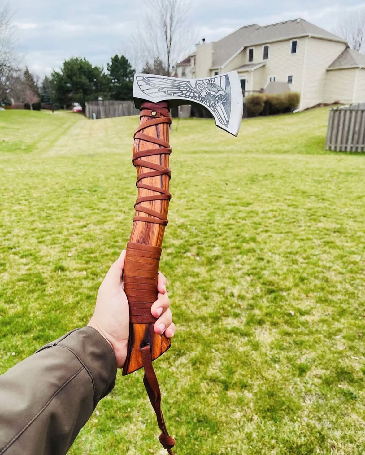🪓 Skyforged Raven – Handcrafted Viking Axe with Leather Wrap and Sheath