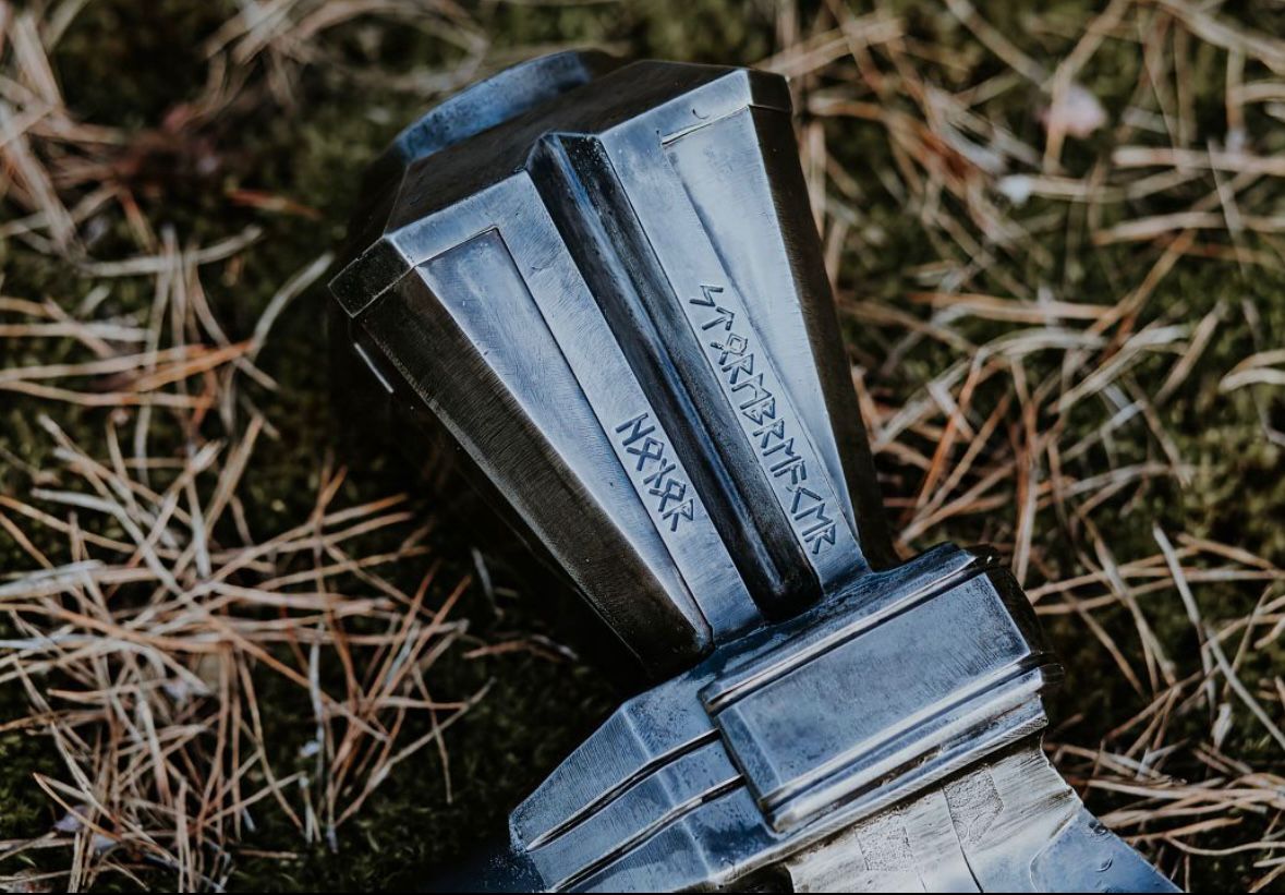 Stormbreaker Replica Battle Axe – Heavy-Duty Metal Fantasy Weapon