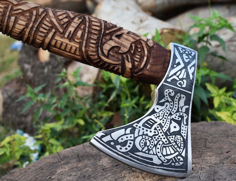 Jörmungandr Axe – Hand-Carved Viking Axe with Serpent Knotwork and Etched Steel Head