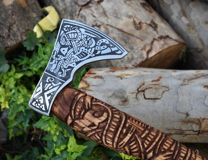 Jörmungandr Axe – Hand-Carved Viking Axe with Serpent Knotwork and Etched Steel Head