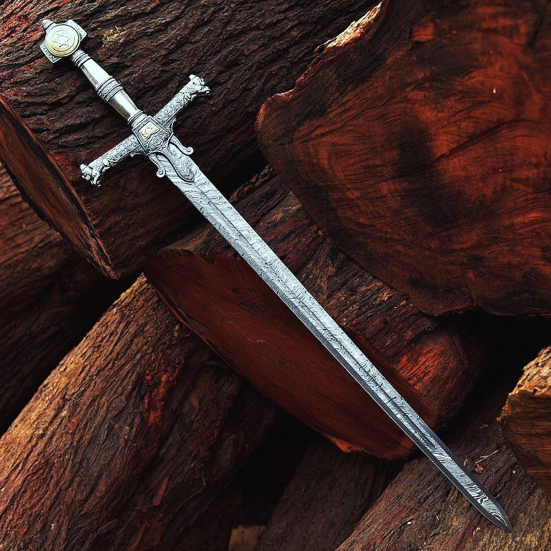 Medieval Knight’s Damascus Steel Broadsword – Handcrafted Collector’s Edition