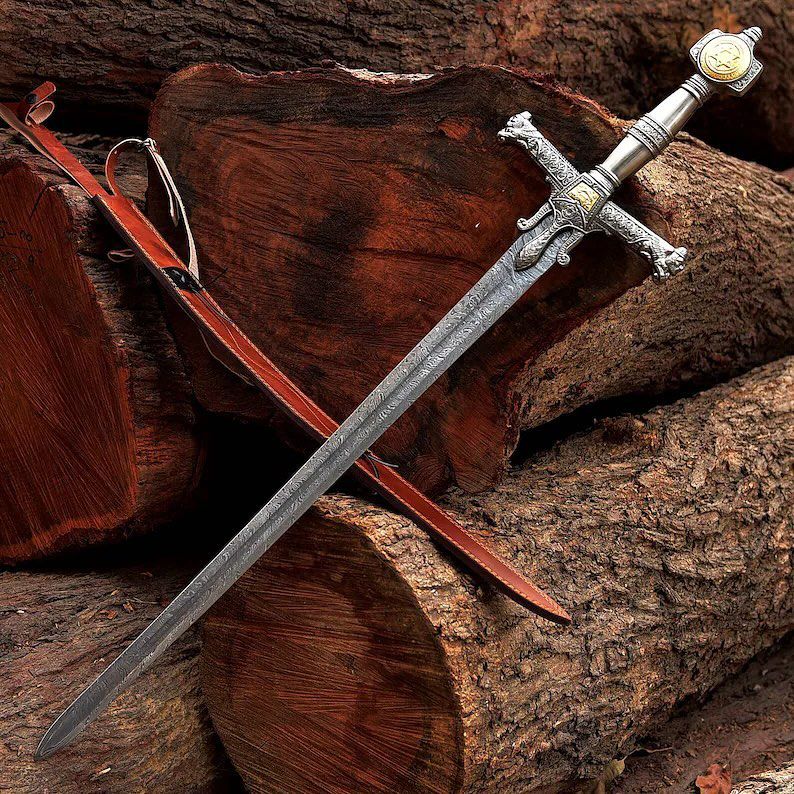 Medieval Knight’s Damascus Steel Broadsword – Handcrafted Collector’s Edition