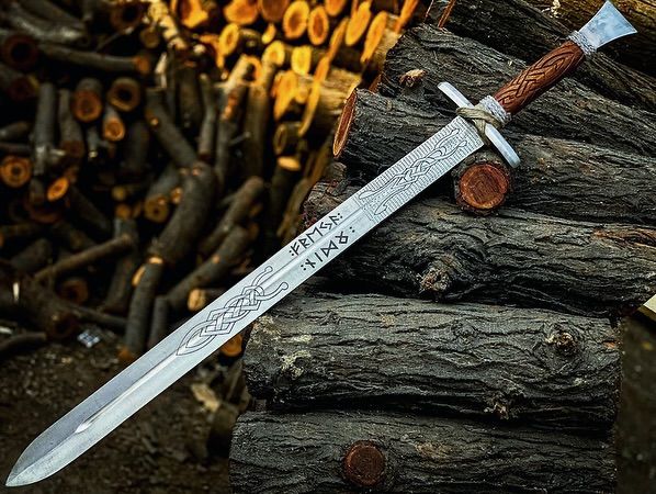 Viking-Inspired Norse Seax Sword – Hand-Forged Damascus Steel with Carved Wooden Sheath