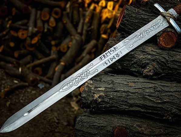 Viking-Inspired Norse Seax Sword – Hand-Forged Damascus Steel with Carved Wooden Sheath