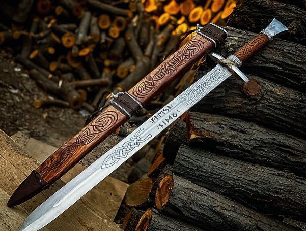 Viking-Inspired Norse Seax Sword – Hand-Forged Damascus Steel with Carved Wooden Sheath