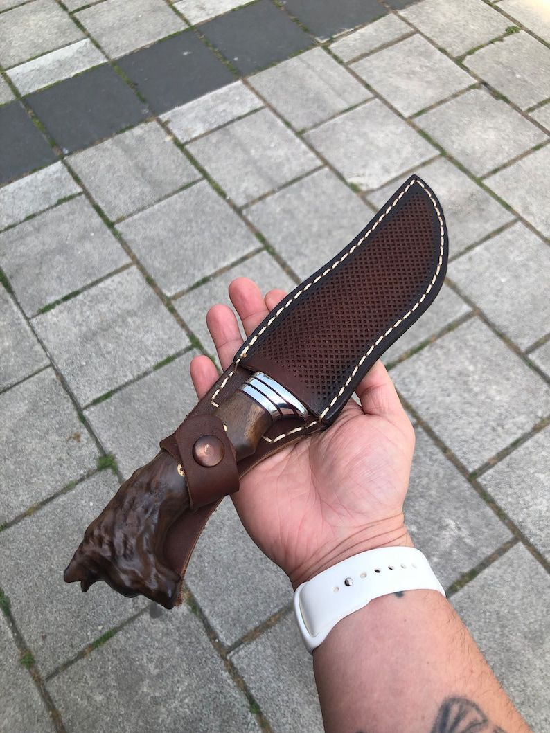Handcrafted Wolf Handle Hunting Knife with Leather Sheath – Premium Outdoor & Collector’s Edition