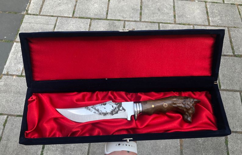 Handcrafted Wolf Handle Hunting Knife with Leather Sheath – Premium Outdoor & Collector’s Edition