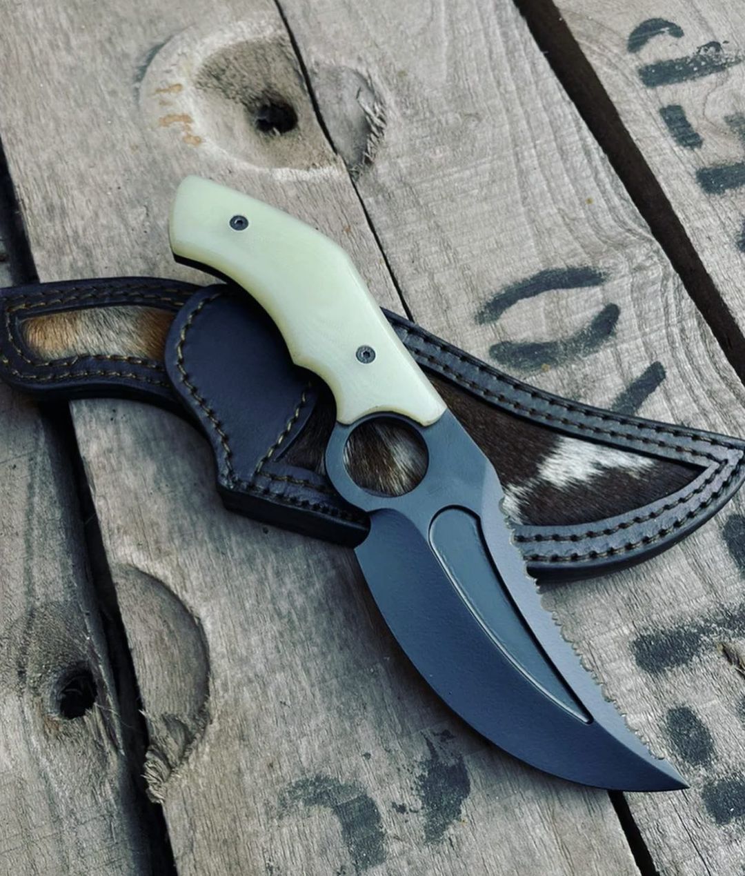 🗡️ Phantom Talon – Tactical Hunting Knife with Ivory Grip and Hide Sheath