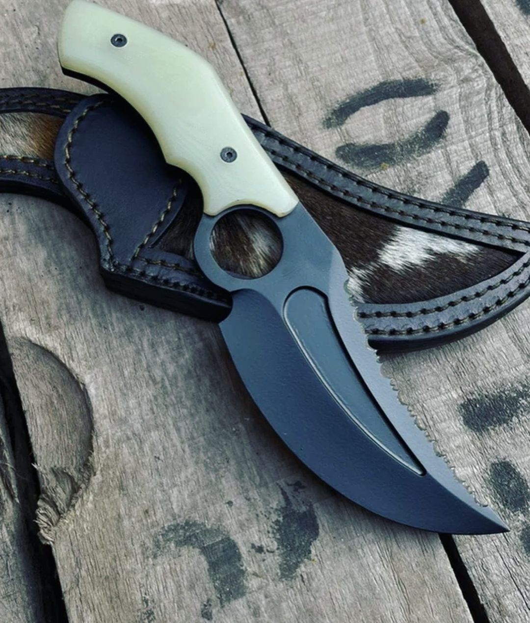 🗡️ Phantom Talon – Tactical Hunting Knife with Ivory Grip and Hide Sheath