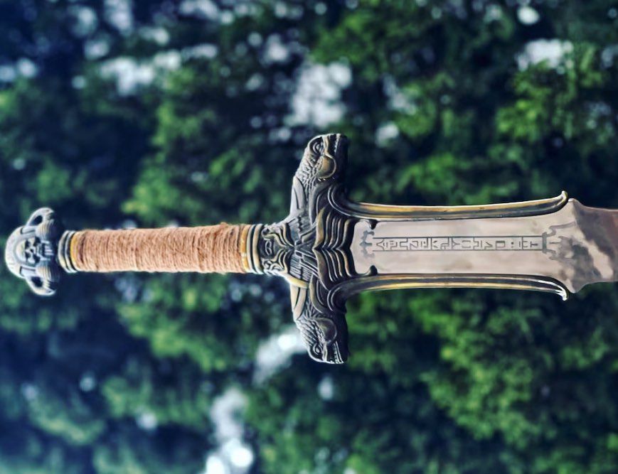 ⚔️ Oathkeeper – Medieval Knight’s Sword with Leather Scabbard