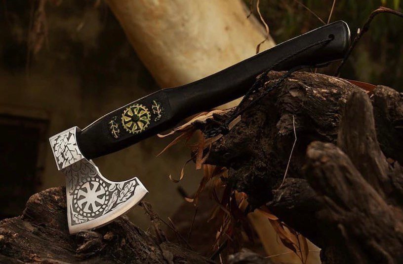 🪓 Runebringer – Engraved Viking Battle Axe
