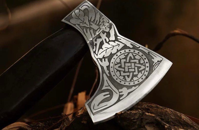 🪓 Runebringer – Engraved Viking Battle Axe