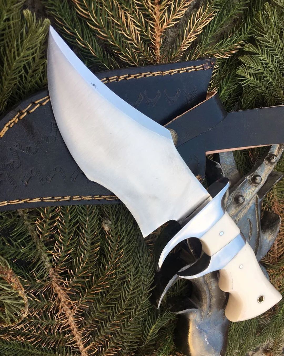 🗡️ White Fang – Custom Hunting Blade with Ivory Grip and Leather Sheath