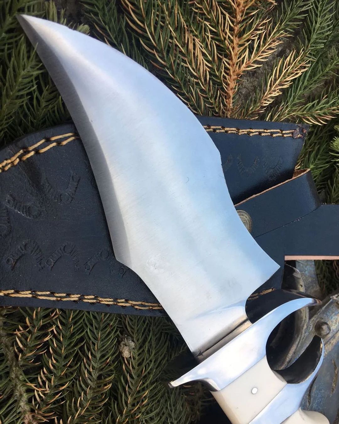 🗡️ White Fang – Custom Hunting Blade with Ivory Grip and Leather Sheath