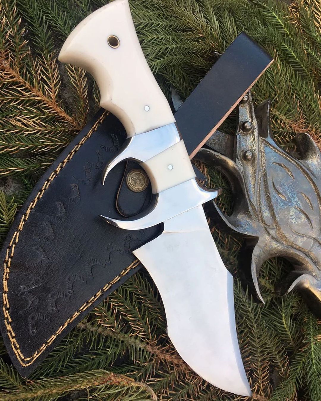 🗡️ White Fang – Custom Hunting Blade with Ivory Grip and Leather Sheath
