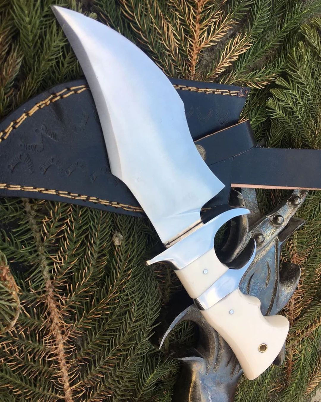 🗡️ White Fang – Custom Hunting Blade with Ivory Grip and Leather Sheath