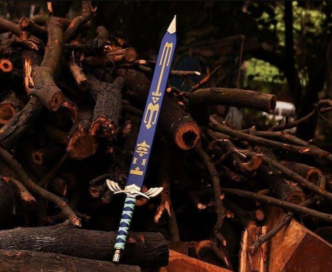 Fantasy Hero Sword & Shield Set – Decorative Steel Blade with Painted Warrior Shield