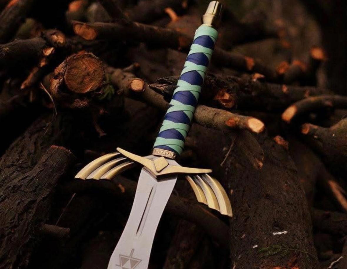 Fantasy Hero Sword & Shield Set – Decorative Steel Blade with Painted Warrior Shield