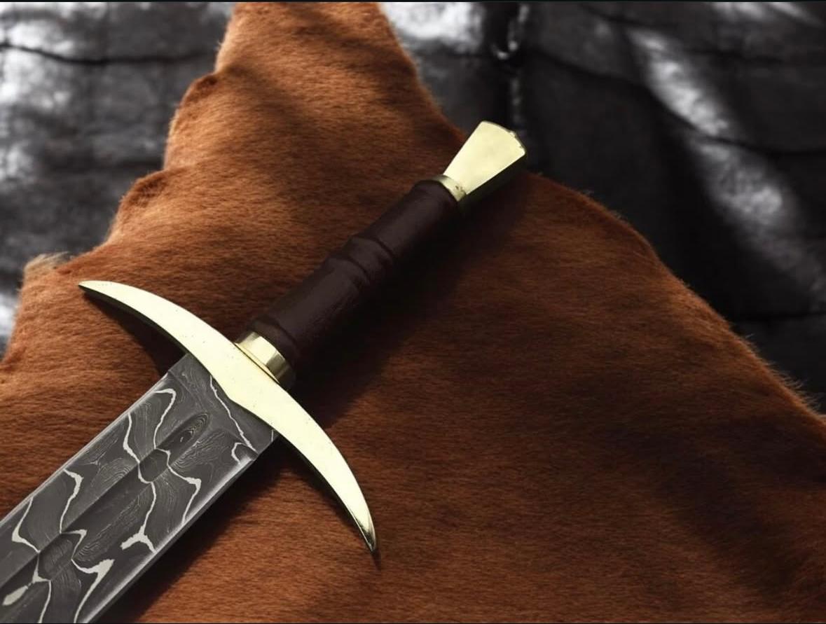 Forged Pattern-Steel Short Sword – Handcrafted Medieval-Style Blade