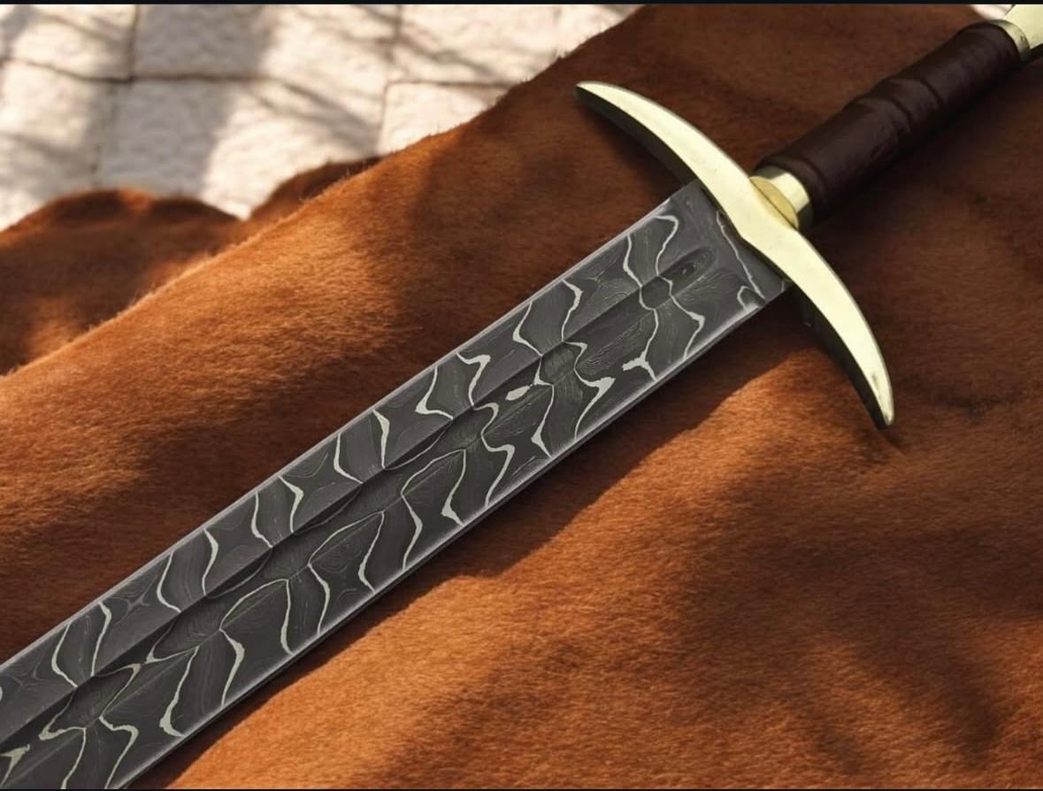 Forged Pattern-Steel Short Sword – Handcrafted Medieval-Style Blade